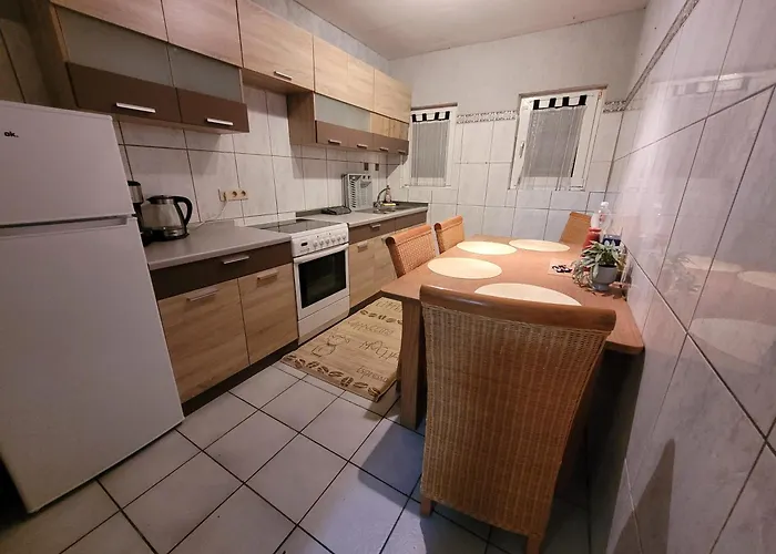 In Castrop-rauxel, Henrichenburg Mit Guter Verkehrsanbindung *